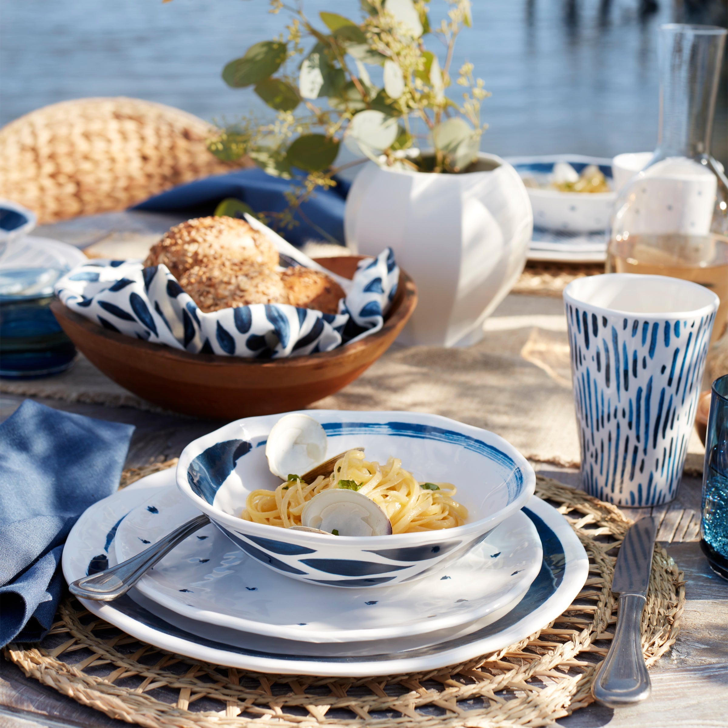 Ceramic table pieces with distinctive shapes
